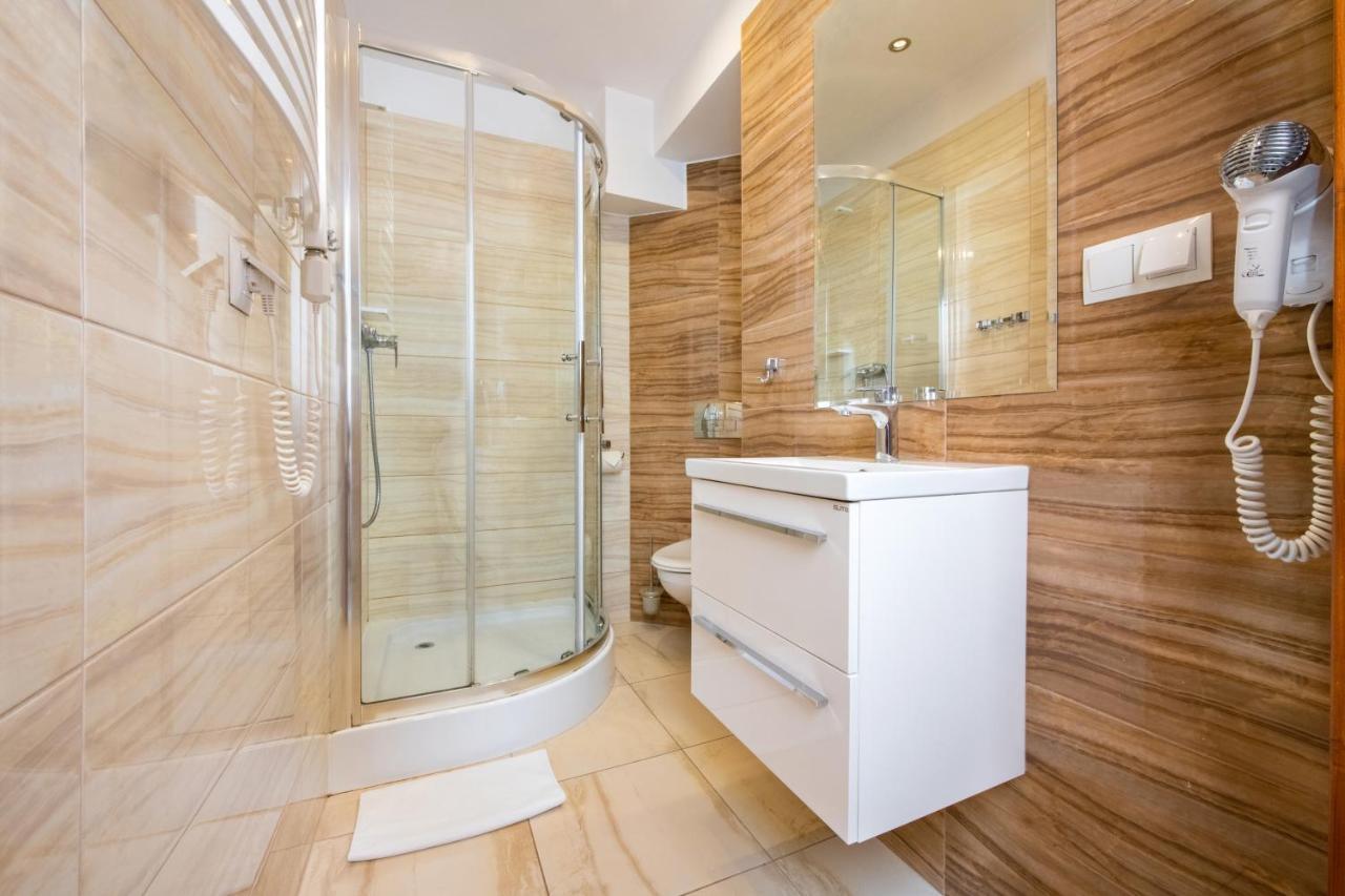 Aparthotel Globus クラクフ エクステリア 写真