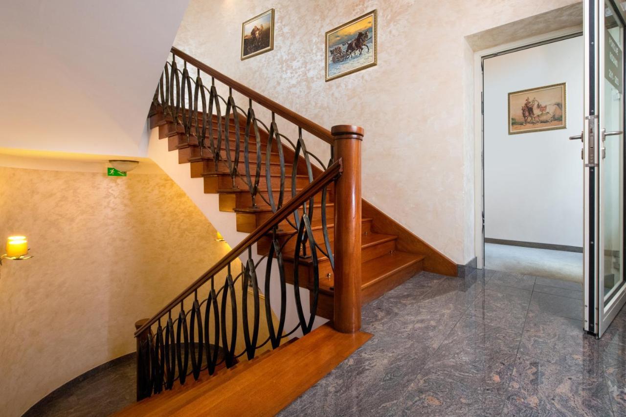 Aparthotel Globus クラクフ エクステリア 写真