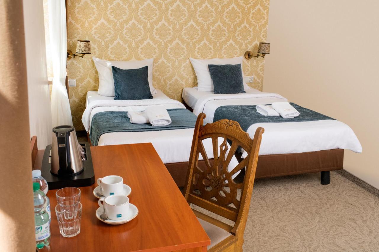 Aparthotel Globus クラクフ エクステリア 写真