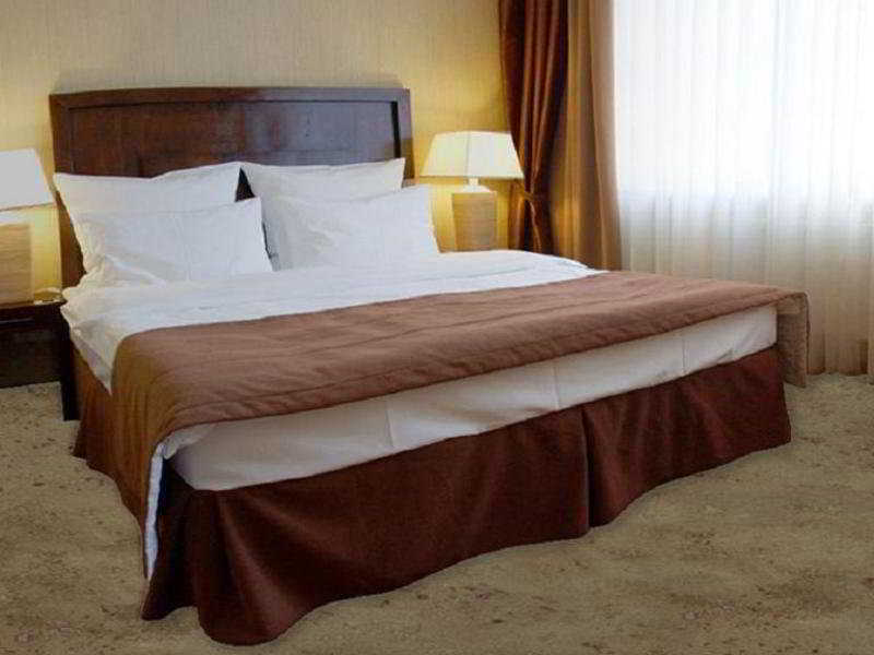 Aparthotel Globus クラクフ エクステリア 写真